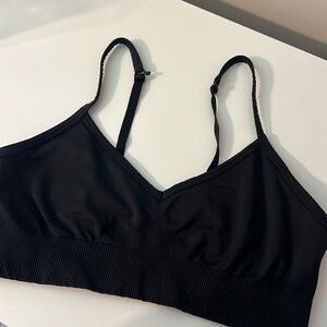 Lululemon women’s size 12 black sports bra adjustable straps